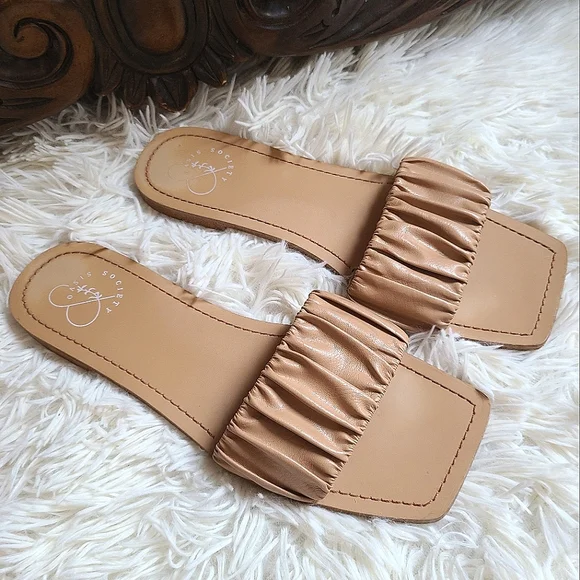 Oasis Society | Shoes | Oasis Society Ruched Slip On Slide  display picture 1